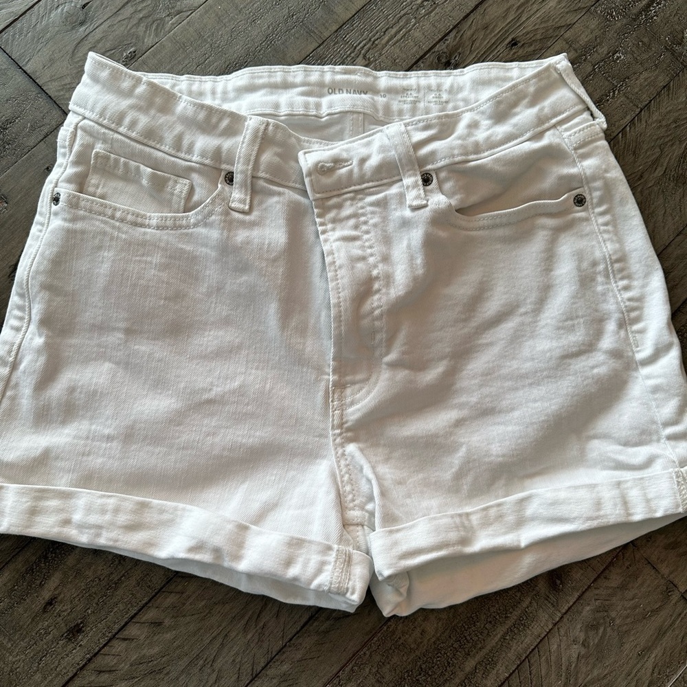 Old Navy White Denim Shorts, EUC, barely worn.